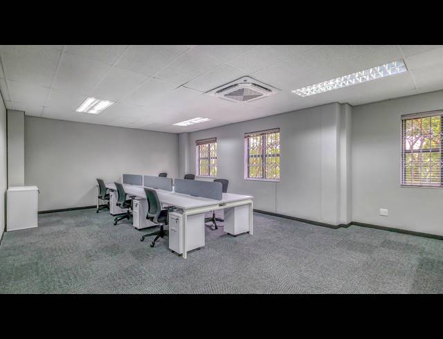 86M² BUSINESS CENTRE TO LET IN SUNNINGHILL